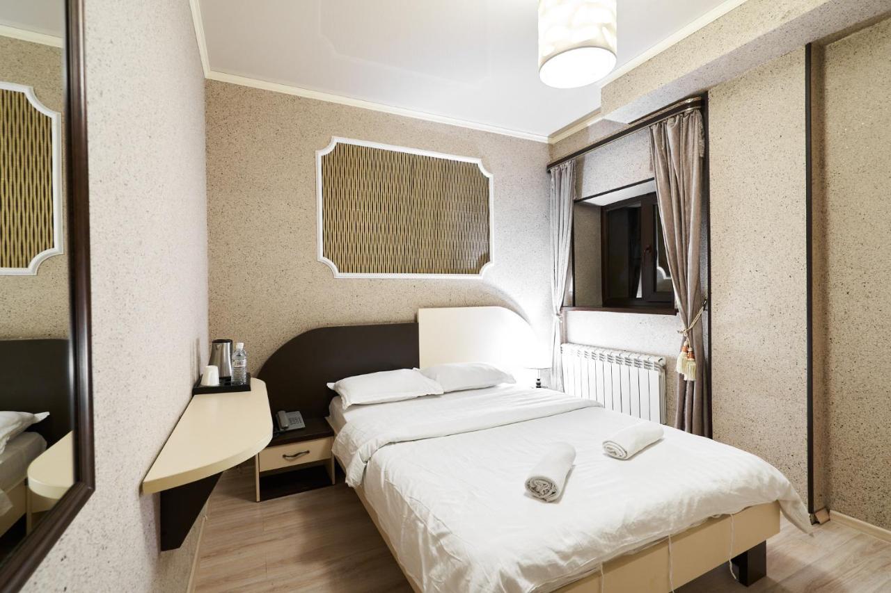 7 Days Hotel 阿拉木图 外观 照片