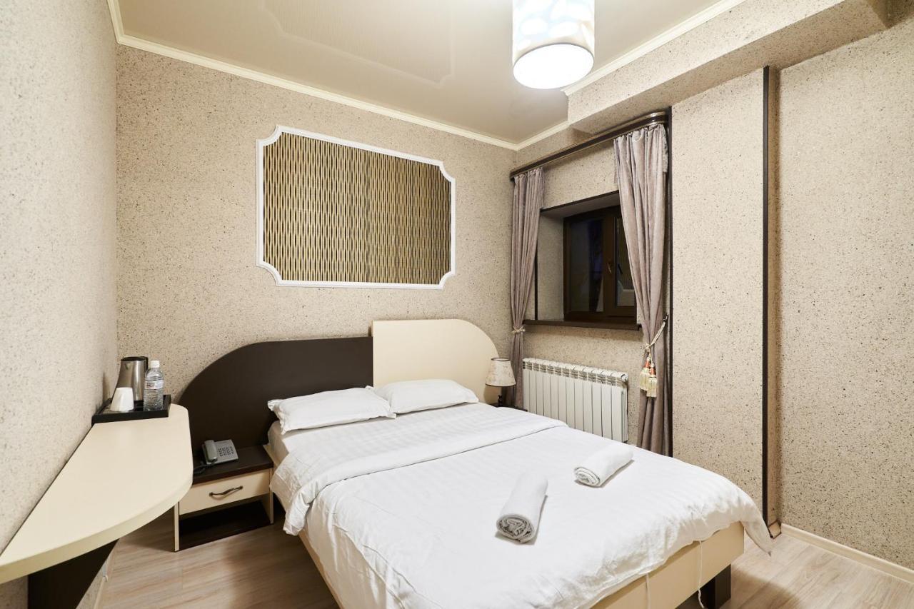 7 Days Hotel 阿拉木图 外观 照片